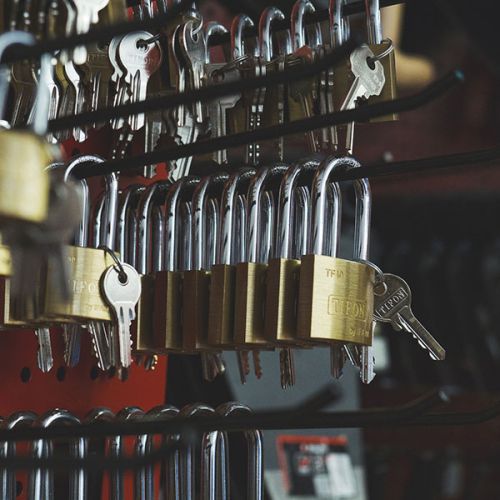 Suministro industrial de ferretería para empresas y particulares